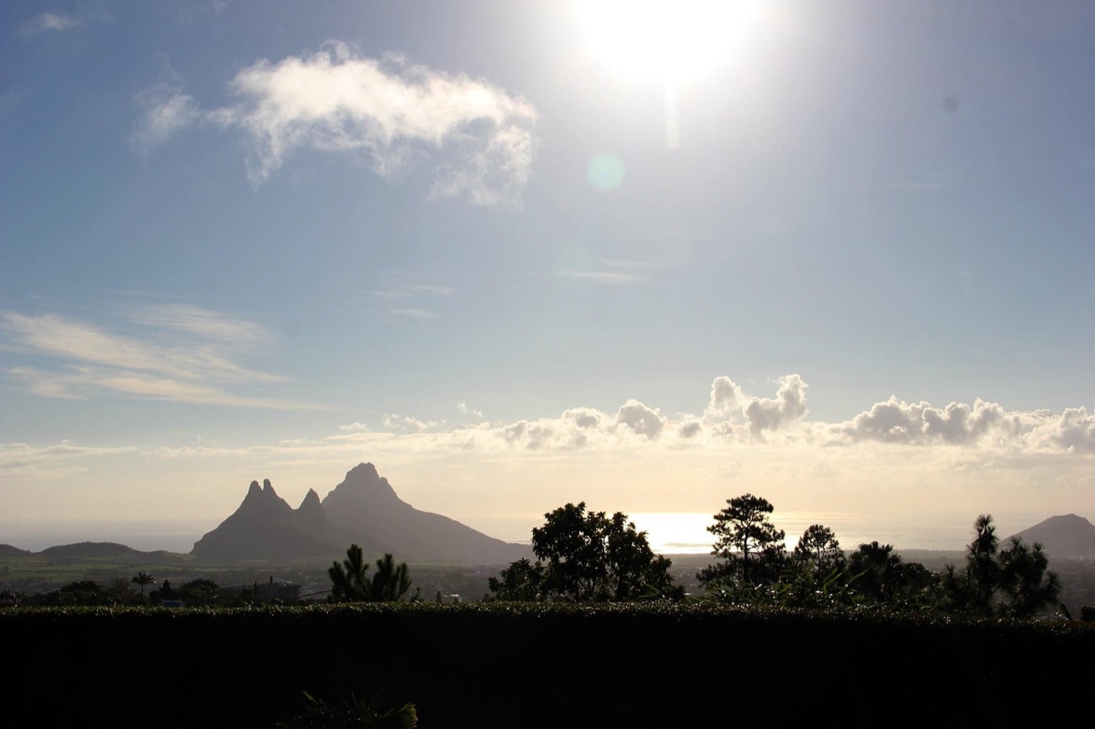 amanecer sobre la isla de mauritius