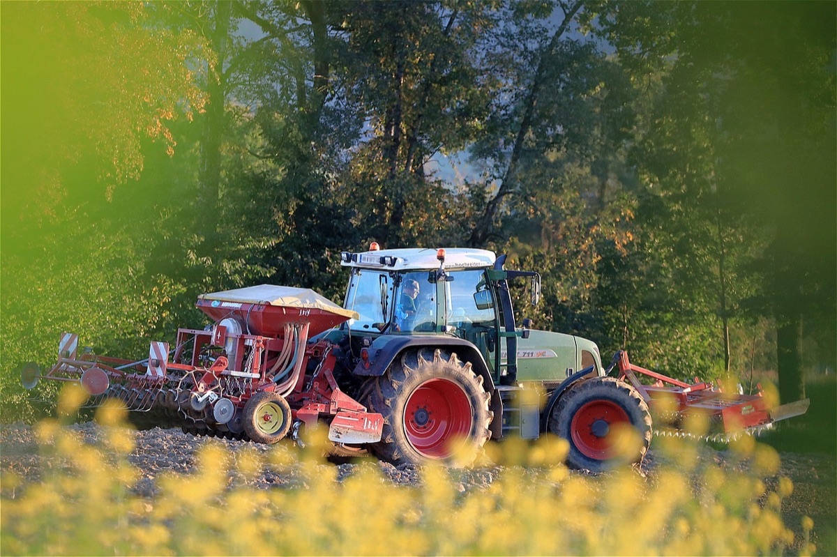 máquinas agrícolas em ação