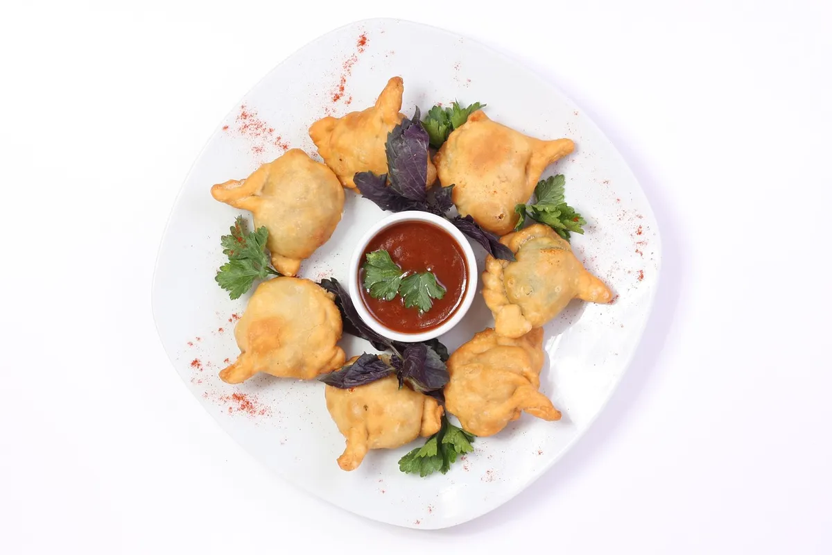 cuisine, samosas, indian cuisine, food, serving, delicious, vegetarian